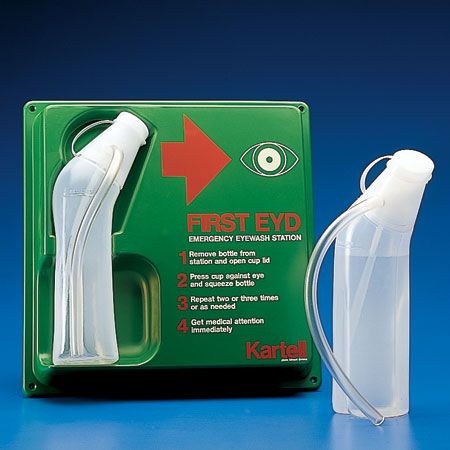 Szemmosó palack fali tárolóval, 3-as típus